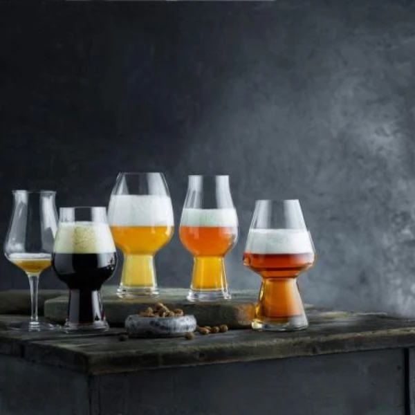 Luigi Bormioli Birrateque ølglas IPA 54 cl. 94500305 by Luigi Borm color Sort