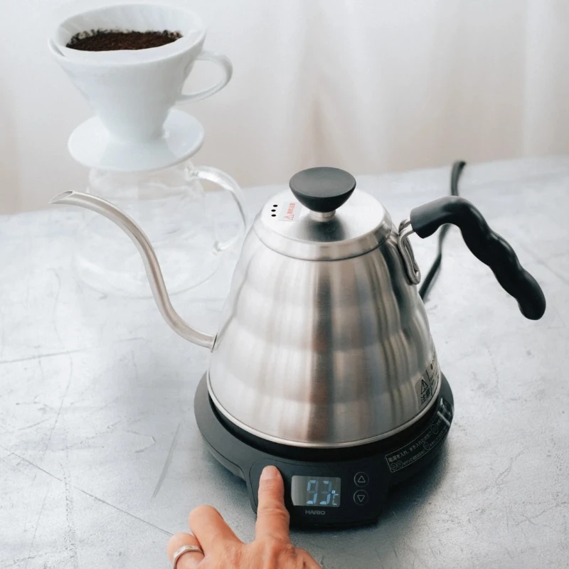V60 Buono Elkedel med temperaturstyring 0,8 l EVT-8-HSV-E by Hario color Sort