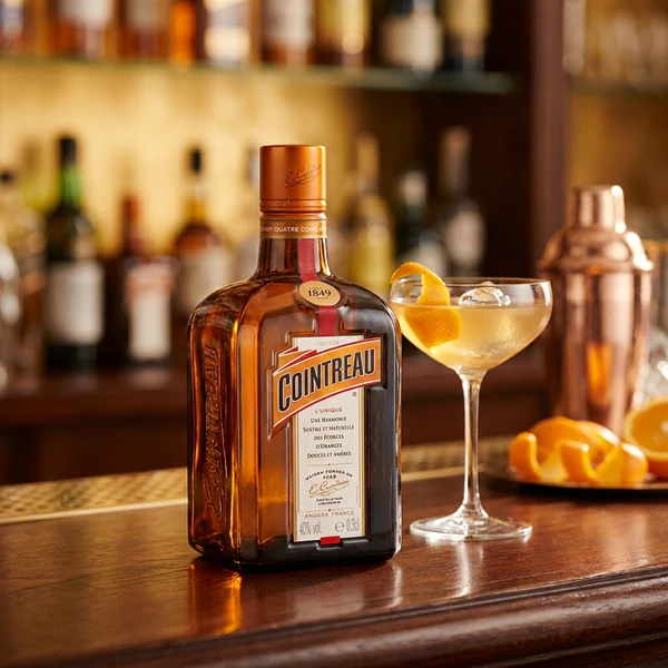 Cointreau Triple Sec Likør 35 cl 40% 1021033 by COINTREAU color Sort