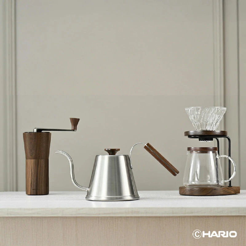 Drip Kedel Valnød 600 ml - Hario DKW-600-WN by Hario color Sort