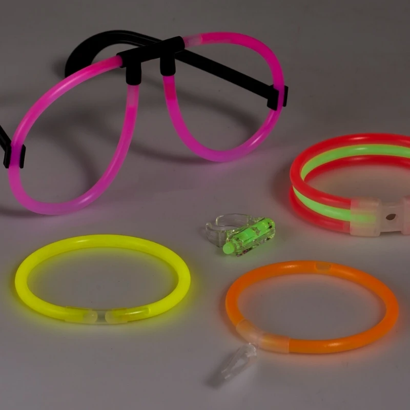 Selvlysende partypakke med glow sticks og tilbehør DL8000040 by Koop color Sort