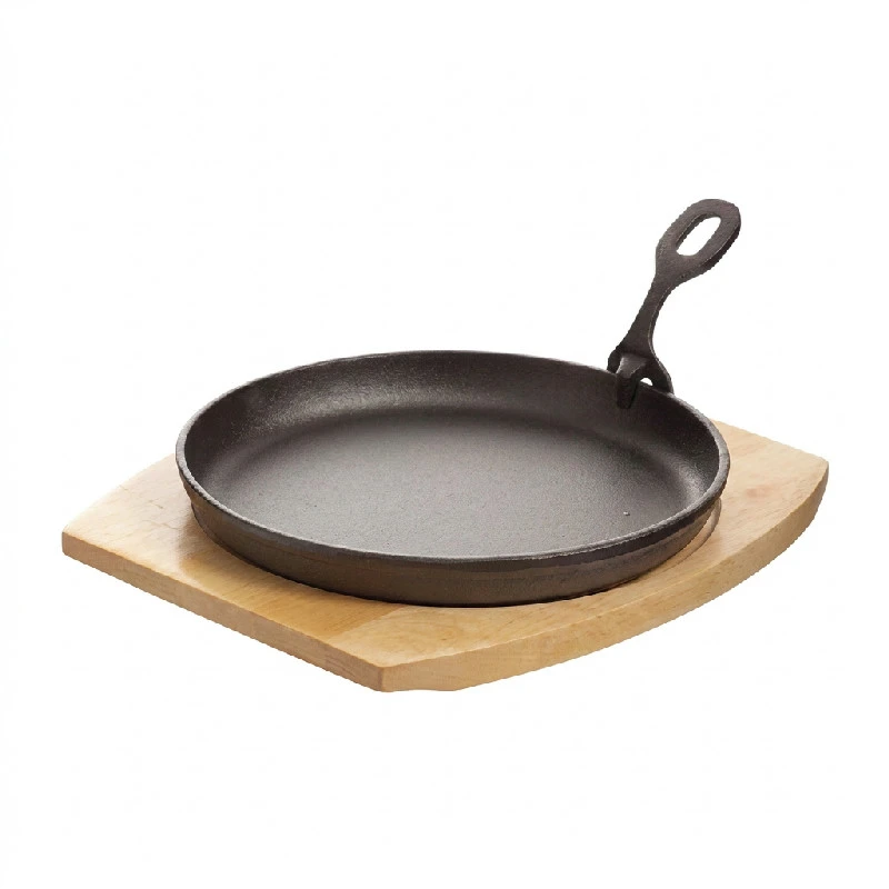 Støbejernstallerken med træunderlag 22cm HE912 by COSY & TRENDY color Sort