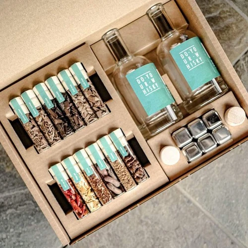 Do Your Own Whiskey Gaveæske – Lav din egen Whiskey Doyourown3 by Rbdrinks color Sort