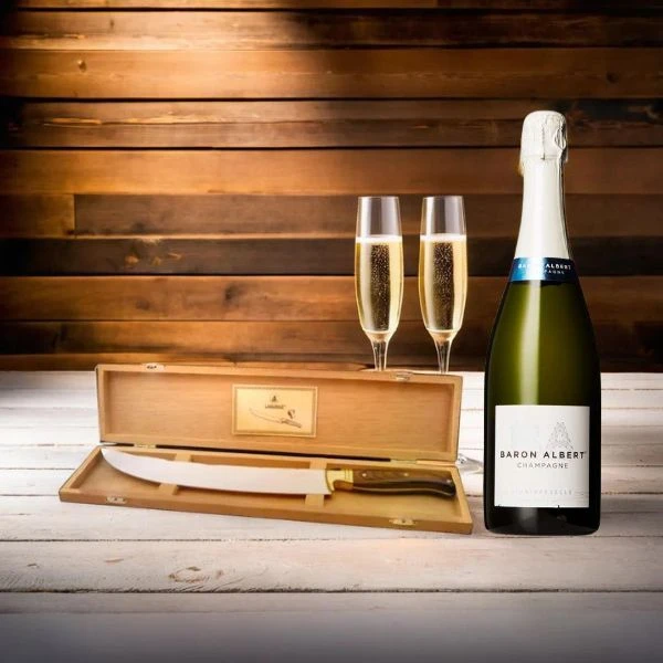 Champagne og sabel gavesæt med Baron Albert 70 cl Doussotsabel by Laguiole color Sort