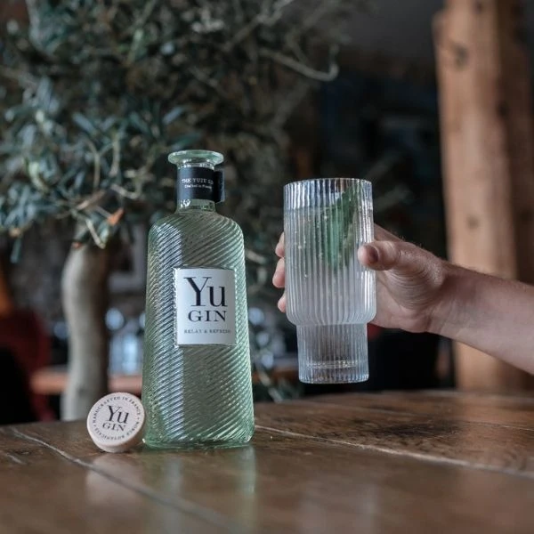 YU GIN 43% 0,7L 09-001  color Sort