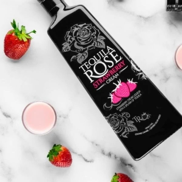 Tequila Rose Strawberry Cream 15% 0,7L 09-140358  color Sort