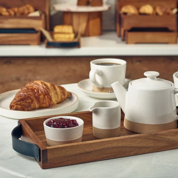 Serveringsbakke i akacietræ med metalhåndtag GenWare 32,5 x 17,5 cm WST3217 by Genware color Træ