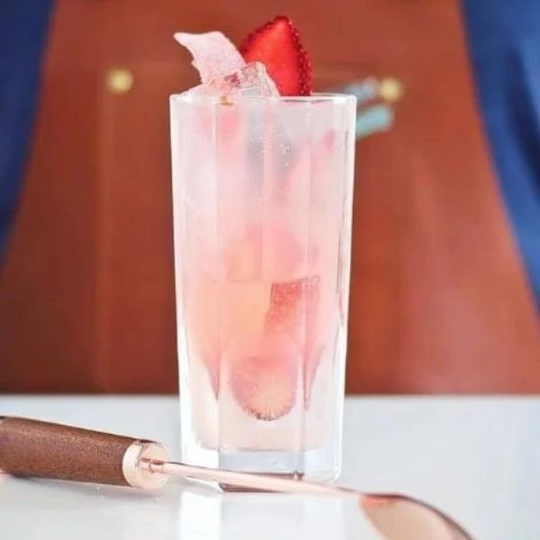 Opskrift på Strawberry Cooler cocktail 