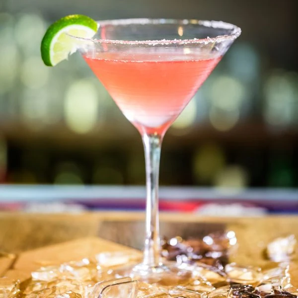 Opskrift på Cosmopolitan cocktail