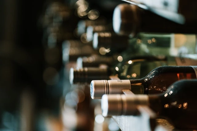 Hvordan skal jeg opbevare min vin? – Sådan vælger du den rigtige vinreol