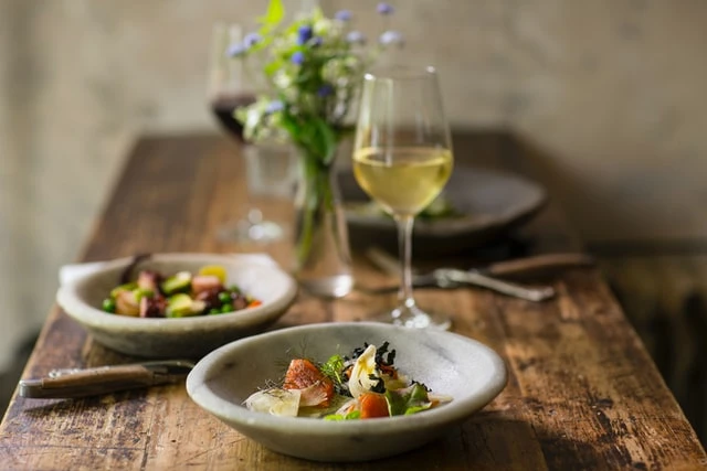 Bring restaurantstemningen hjem – en perfekt hjemmedate