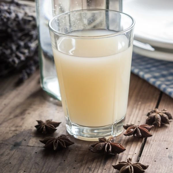 Hvad er pastis? Bliv klogere på den franske spiritus