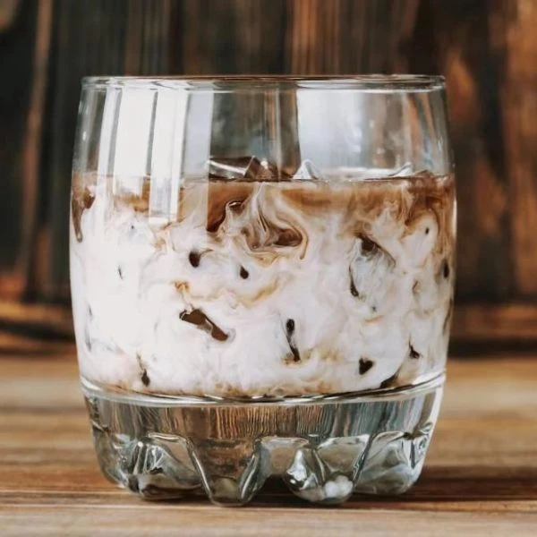 Opskrift på White Russian cocktail
