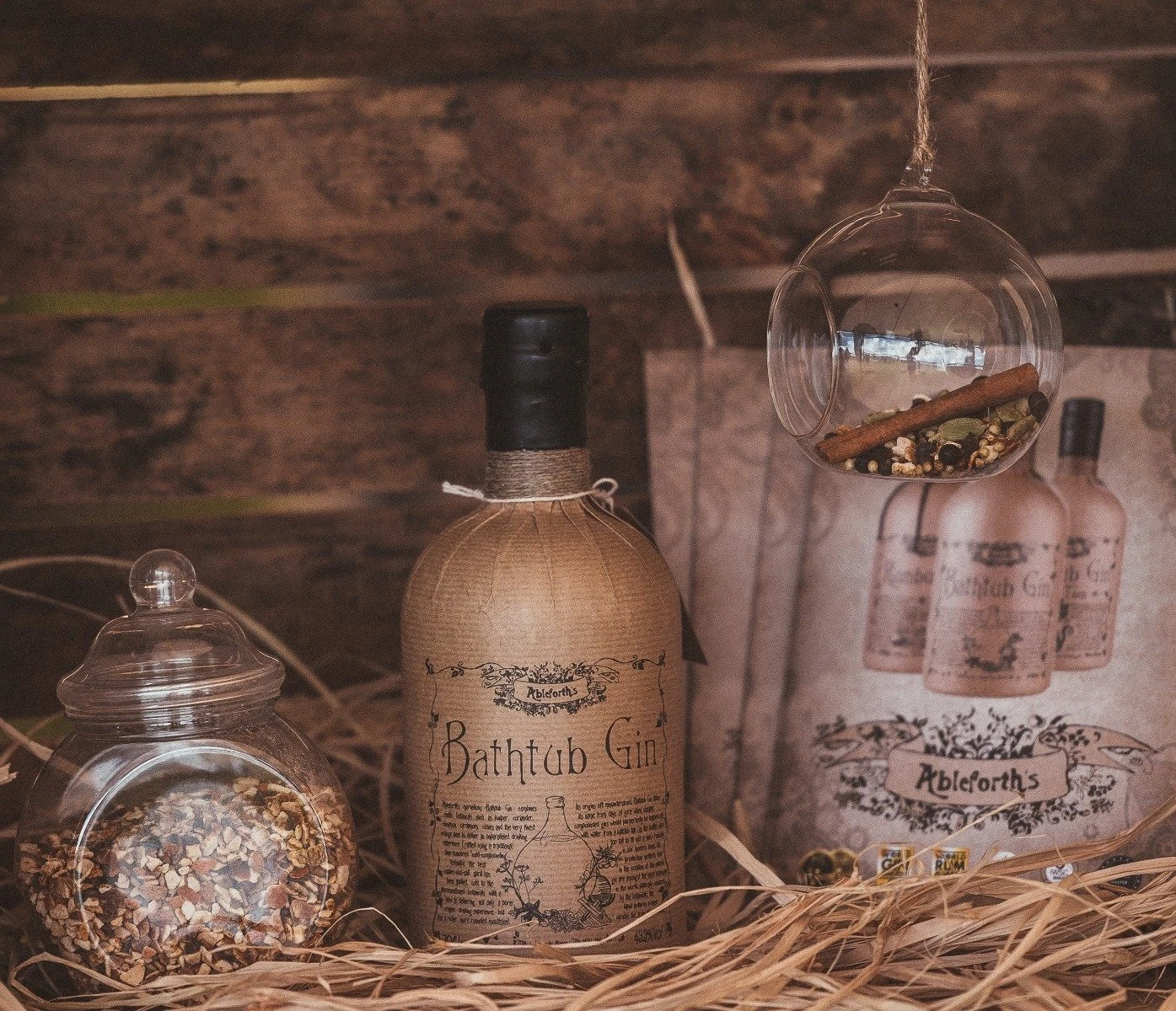 et billede med bathtub gin i en lade